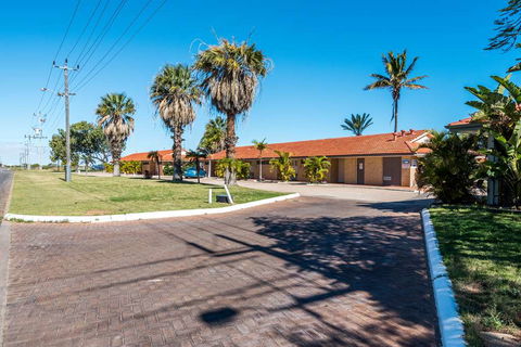 Hospitality Carnarvon, SureStay By BW - Accommodation Newcastle 1