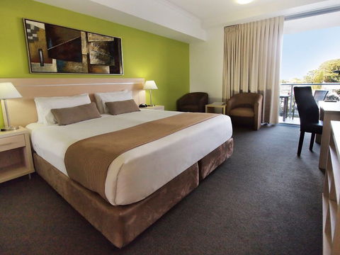 Oaks Gateway On Palmer - Accommodation Newcastle 2