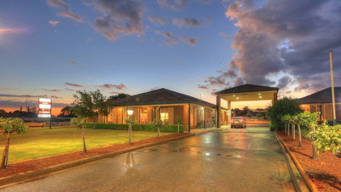 Bushmans Motor Inn - Accommodation Newcastle 1