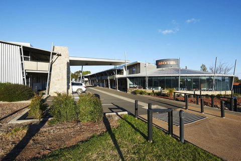 Station Motel - Accommodation Newcastle 0