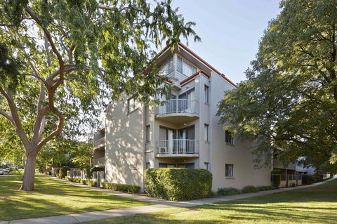 Pinnacle Apartments - Accommodation Newcastle 3