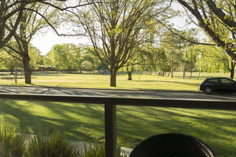 Forrest Hotel & Apartments - Accommodation Newcastle 5