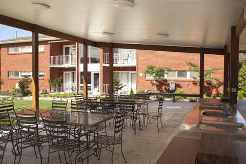 Forrest Hotel & Apartments - Accommodation Newcastle 11