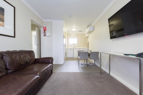 Forrest Hotel & Apartments - Accommodation Newcastle 2
