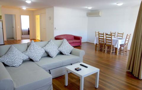 Kingston Comfy Apartment - Accommodation Newcastle 3
