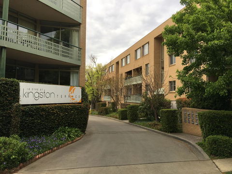Kingston Comfy Apartment - Accommodation Newcastle 0