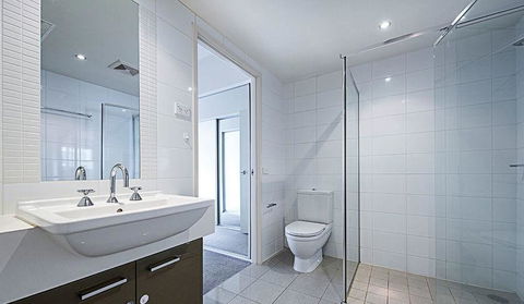 Spacious 1BR Stylish New Acton Apartment +Parking - Accommodation Newcastle 3