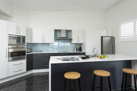 Mollymook Beachfront Penthouse 9 - Accommodation Newcastle 4