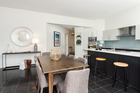 Mollymook Beachfront Penthouse 9 - Accommodation Newcastle 5