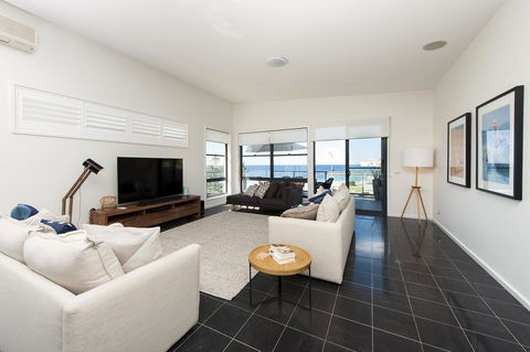 Mollymook Beachfront Penthouse 9 - Accommodation Newcastle 1