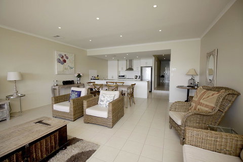 Wallaroo Marina Apartments - Accommodation Newcastle 5