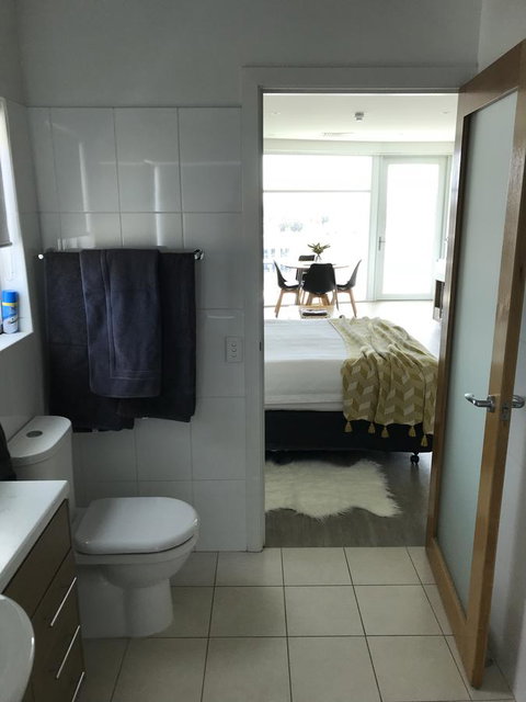 Ocean View Luxury Apartment & Suite - Accommodation Newcastle 18