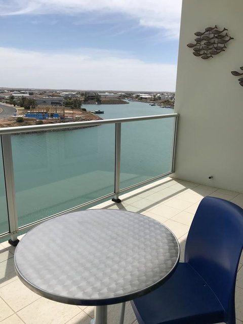 Ocean View Luxury Apartment & Suite - Accommodation Newcastle 6