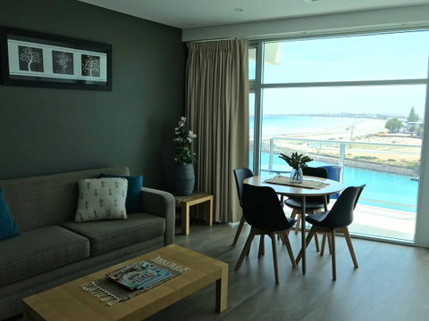 Ocean View Luxury Apartment & Suite - Accommodation Newcastle 23