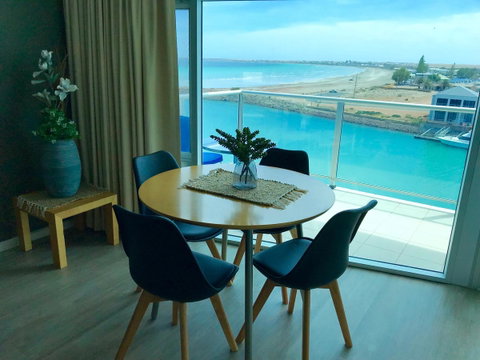 Ocean View Luxury Apartment & Suite - Accommodation Newcastle 21