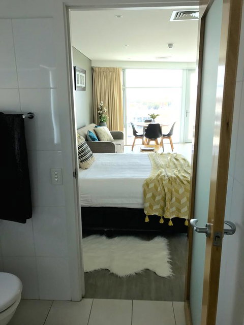 Ocean View Luxury Apartment & Suite - Accommodation Newcastle 16