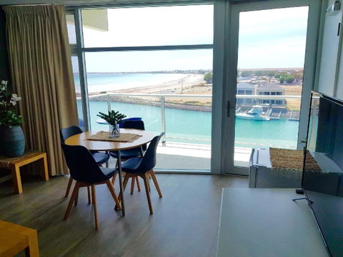 Ocean View Luxury Apartment & Suite - Accommodation Newcastle 5