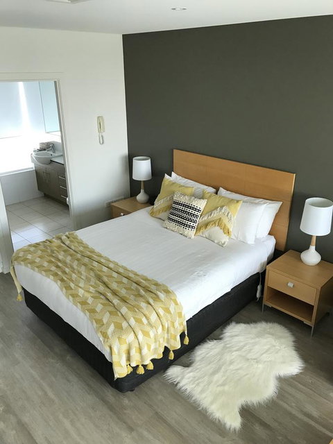 Ocean View Luxury Apartment & Suite - Accommodation Newcastle 28