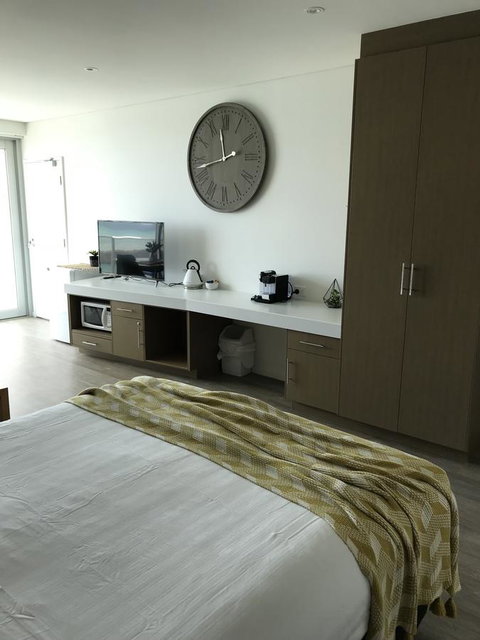 Ocean View Luxury Apartment & Suite - Accommodation Newcastle 14