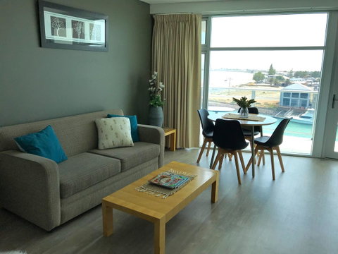 Ocean View Luxury Apartment & Suite - Accommodation Newcastle 11