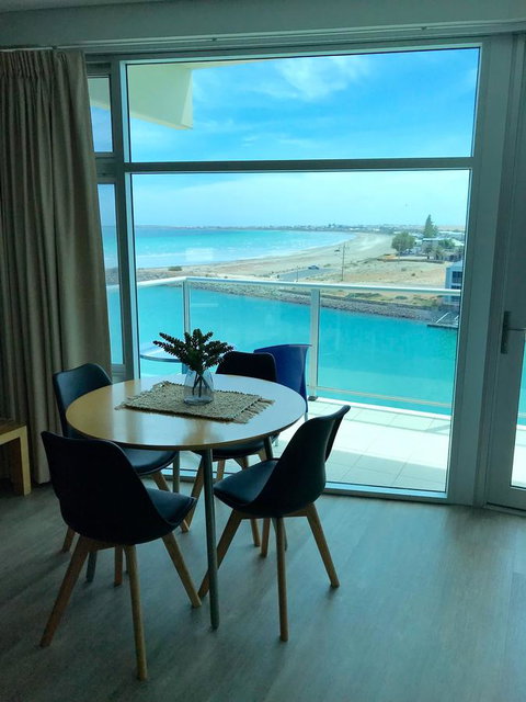 Ocean View Luxury Apartment & Suite - Accommodation Newcastle 22
