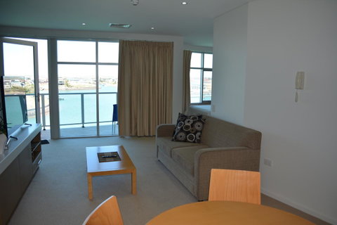 Wallaroo Marina Luxury Apartment - Accommodation Newcastle 26