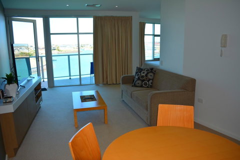 Wallaroo Marina Luxury Apartment - Accommodation Newcastle 5