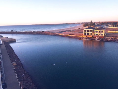 Wallaroo Marina Luxury Apartment - Accommodation Newcastle 25