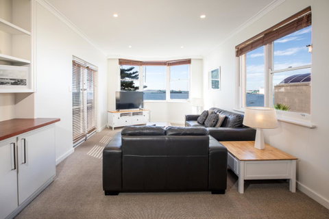 Bay 10 - Suites And Apartments - Accommodation Newcastle 33