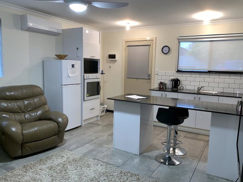 Inna Nutshell - Accommodation Newcastle 6