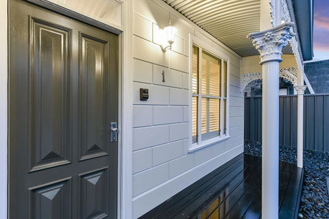 Aloha Central Luxury Apartments - Accommodation Newcastle 22