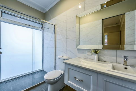 Aloha Central Luxury Apartments - Accommodation Newcastle 16