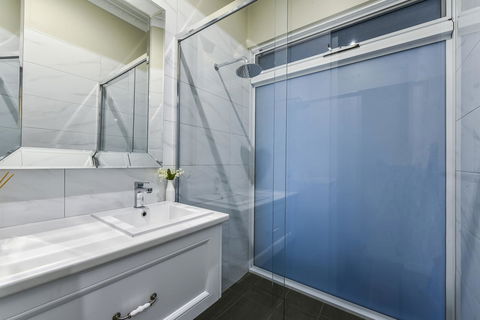 Aloha Central Luxury Apartments - Accommodation Newcastle 18