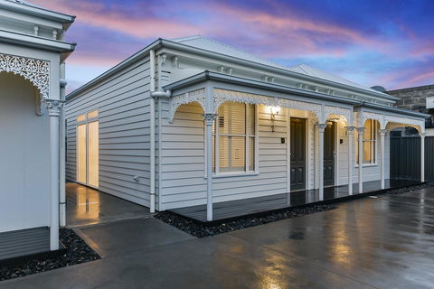 Aloha Central Luxury Apartments - Accommodation Newcastle 21