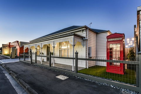 Aloha Central Luxury Apartments - Accommodation Newcastle 0