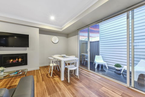 Aloha Central Luxury Apartments - Accommodation Newcastle 24