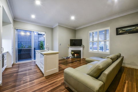 Aloha Central Luxury Apartments - Accommodation Newcastle 3