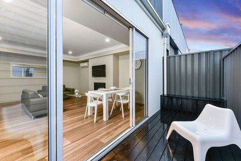 Aloha Central Luxury Apartments - Accommodation Newcastle 25