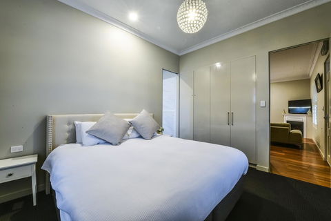 Aloha Central Luxury Apartments - Accommodation Newcastle 14