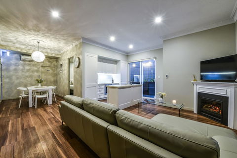 Aloha Central Luxury Apartments - Accommodation Newcastle 8