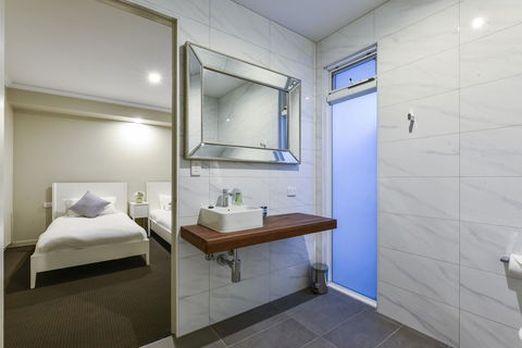 Aloha Central Luxury Apartments - Accommodation Newcastle 26