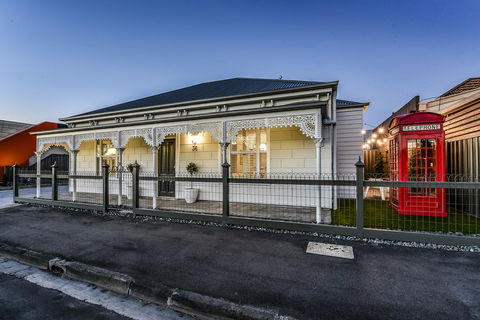 Aloha Central Luxury Apartments - Accommodation Newcastle 19
