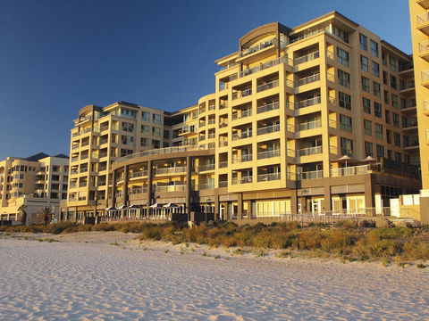 Oaks Glenelg Plaza Pier Suites - Accommodation Newcastle 1