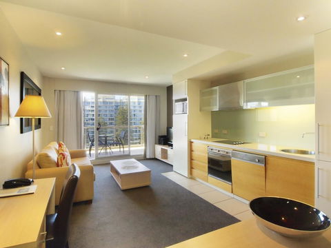 Oaks Glenelg Plaza Pier Suites - Accommodation Newcastle 6