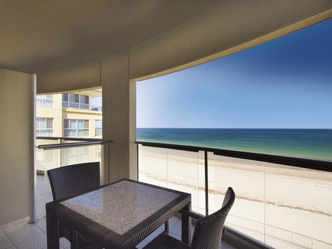 Oaks Glenelg Plaza Pier Suites - Accommodation Newcastle 4