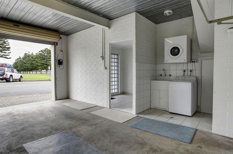 Tasman Beachside Apartment - Accommodation Newcastle 11