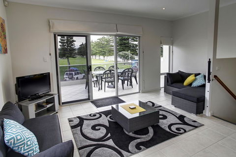 Tasman Beachside Apartment - Accommodation Newcastle 4