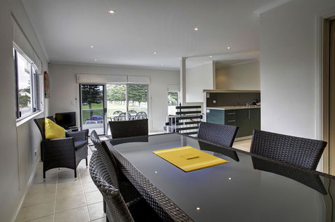 Tasman Beachside Apartment - Accommodation Newcastle 5