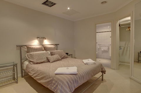 Tasman Beachside Apartment - Accommodation Newcastle 6