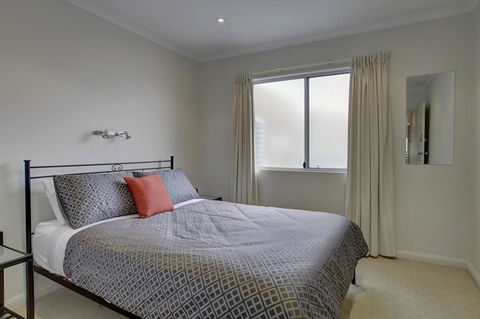 Tasman Beachside Apartment - Accommodation Newcastle 8